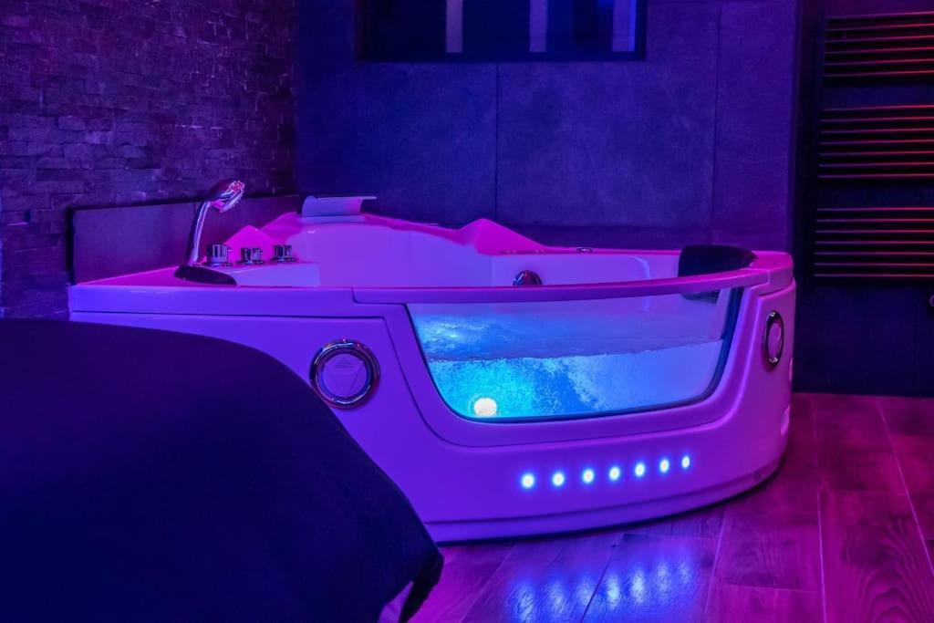 Blue Night - Jacuzzi - Bord De Seine Apartment Corbeil-Essonnes Ngoại thất bức ảnh