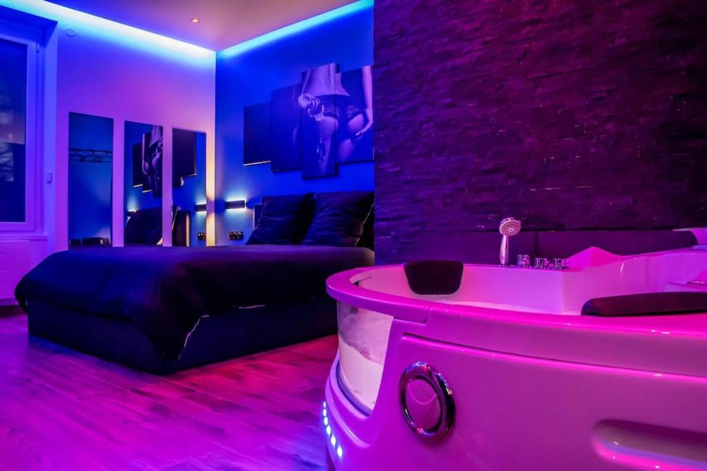 Blue Night - Jacuzzi - Bord De Seine Apartment Corbeil-Essonnes Ngoại thất bức ảnh