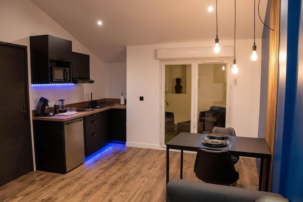Blue Night - Jacuzzi - Bord De Seine Apartment Corbeil-Essonnes Ngoại thất bức ảnh